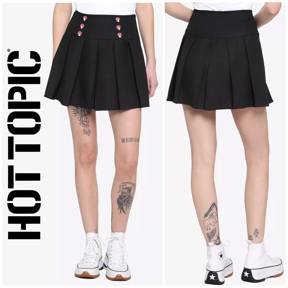 🍄 Hot Topic, Toadstool Mushroom Button Black Sailor Mini Skirt
